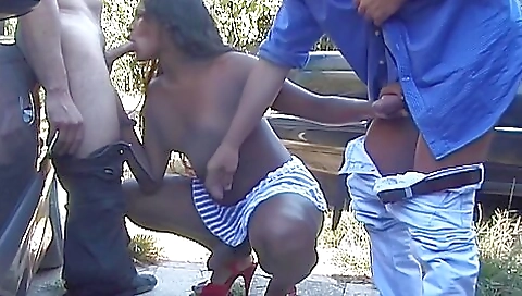 Threesome and cumshot in retro style in 3 some cock