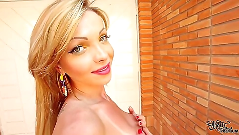 Blonde 18+ takes a deepthroat and gets fucked in the car